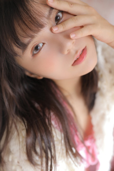 不扣纽扣的女孩